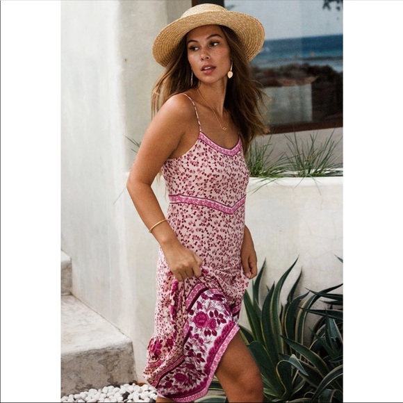 BOHEMIAN FLORAL PRINT MAXI DRESS - Picture 2 of 6